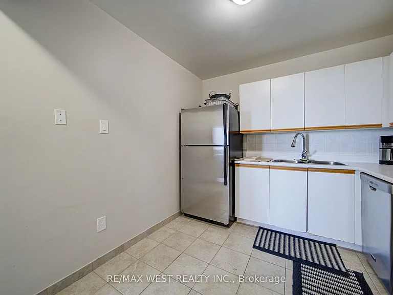 3559 Eglinton Ave W #1309 — Photo 21