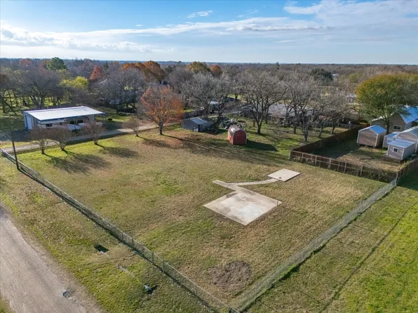 601 N Kerr St, Blooming Grove, TX 76626