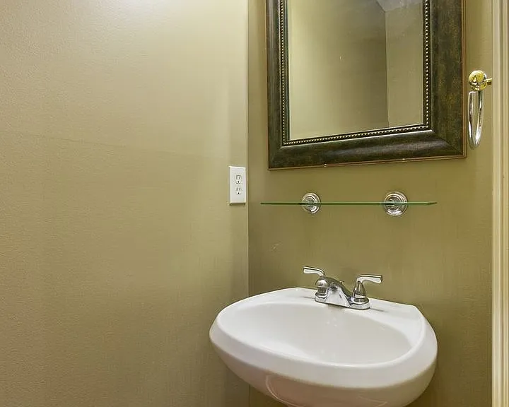 7037 Mooreland Ct — Photo 18