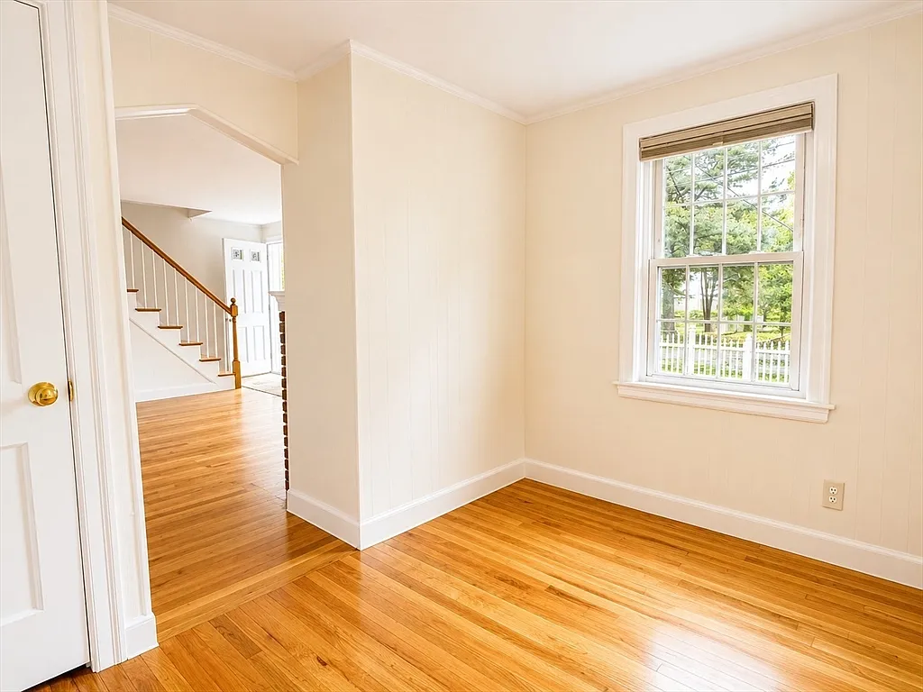 3 bed, 1.0 bath, 1250 sqft, $3,650 — Photo 3