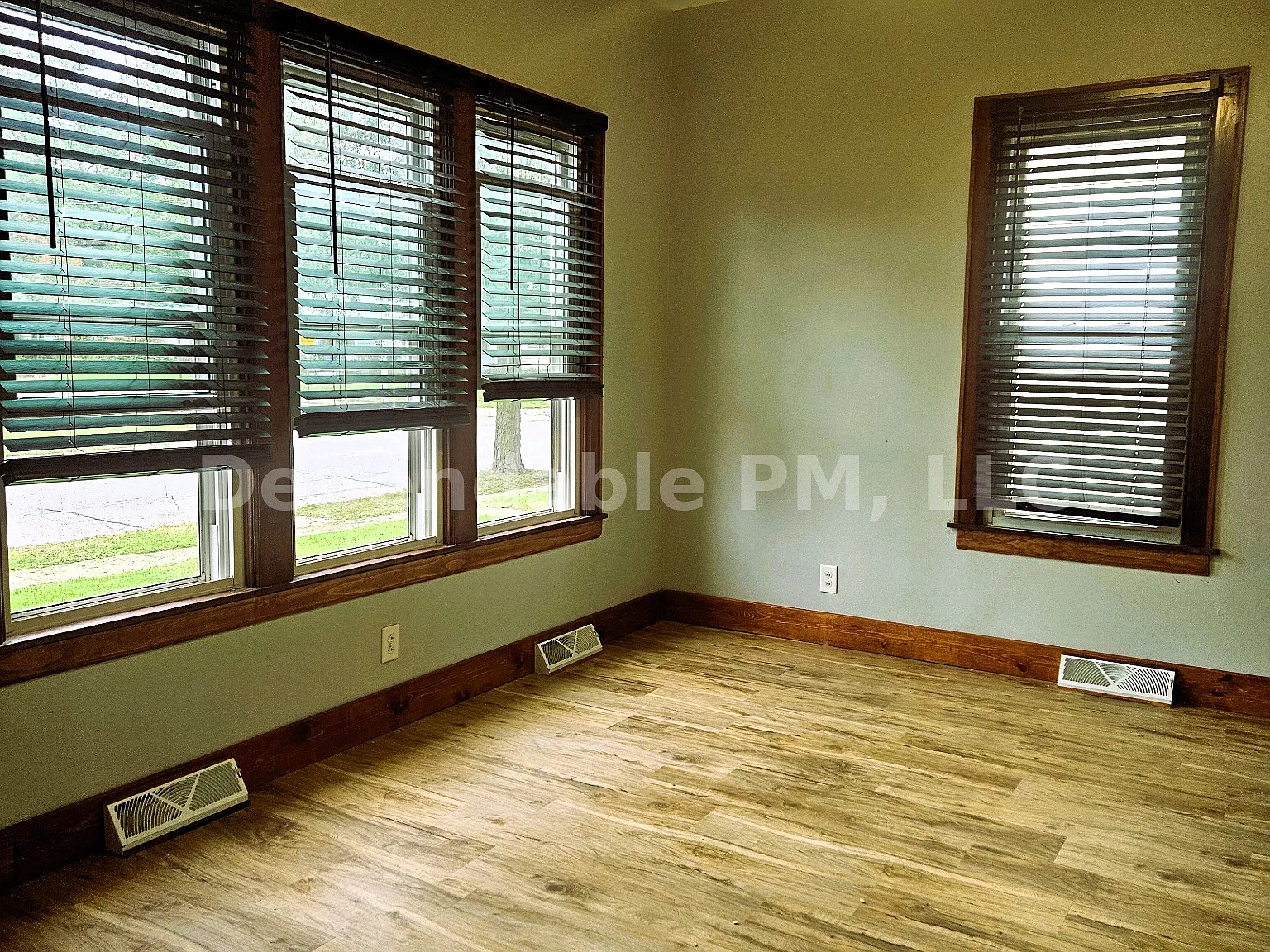 2 bed, 1.5 bath, 1282 sqft, $1,395 — Photo 3