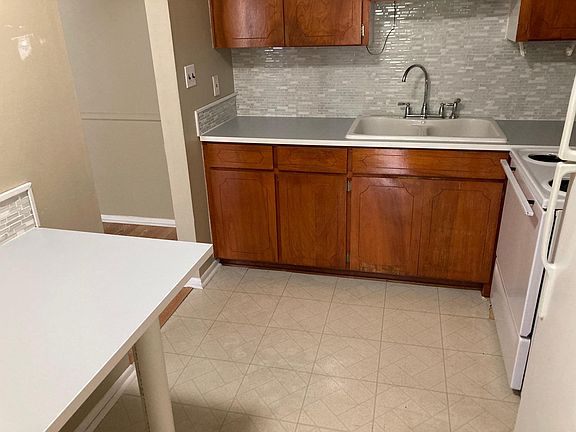 3rd image of 1940 Leland St Unit 1