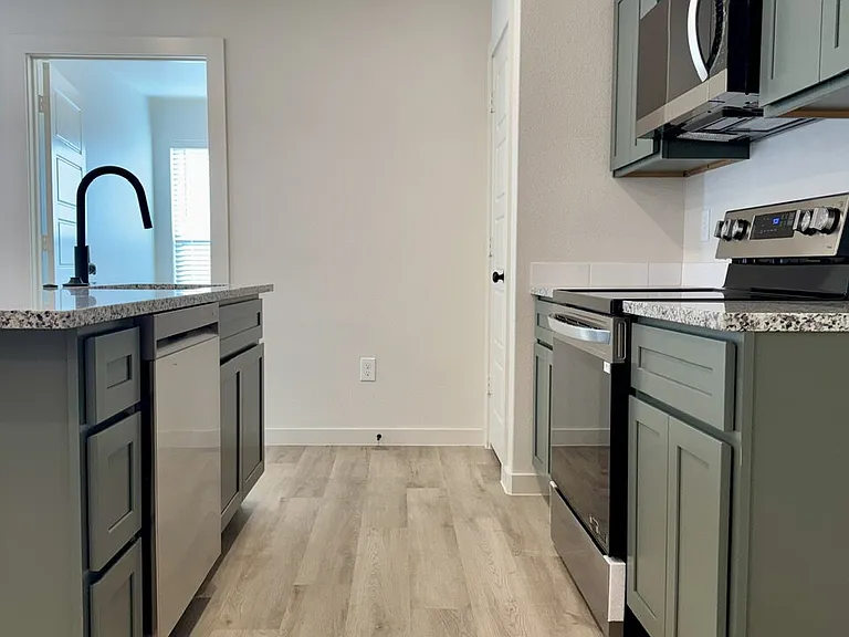 13817 Fremont Ave — Photo 6