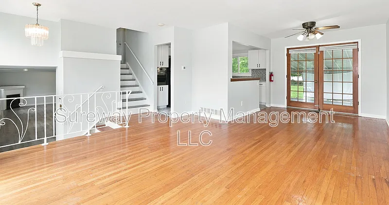 3 bed, 1.5 bath, 1888 sqft, $3,000 — Photo 3