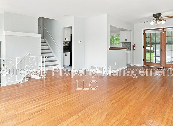 3rd image of 991 Sherbrook Cir