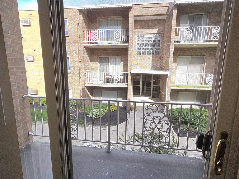 3624 Westwood Northern Blvd — Photo 9