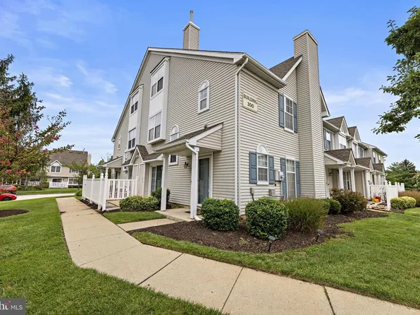 301 OLIPHANT LANE, MOUNT LAUREL, NJ 08054