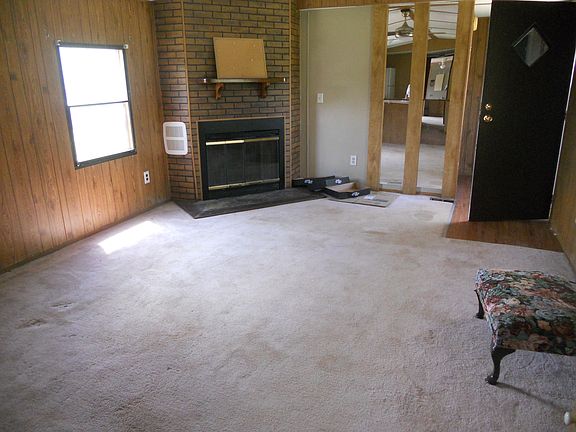 2nd image of 215 Meadow Ct