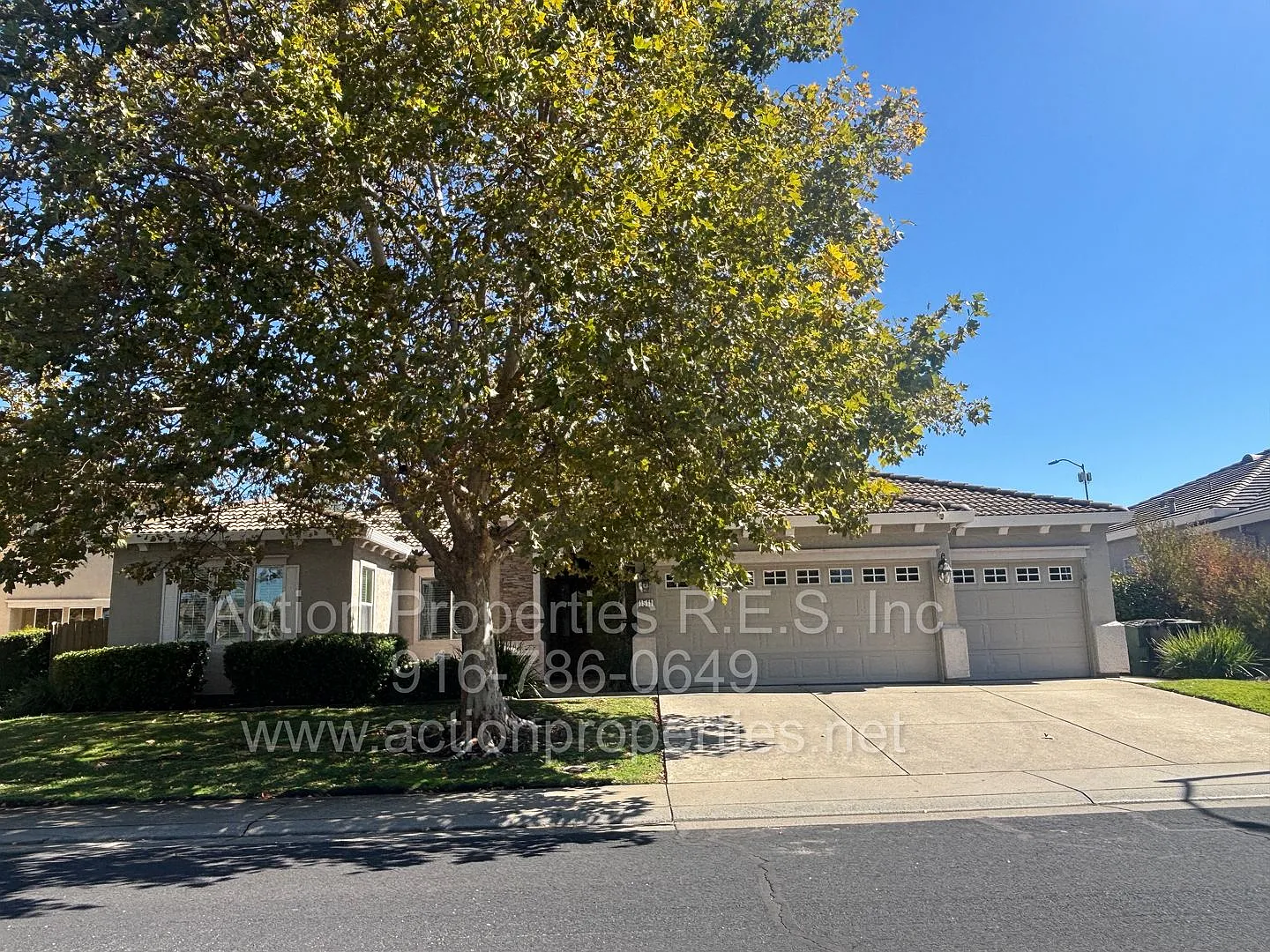 West Roseville Beauty, Single Story, 3Bed Large Master attached sitting Den, 3 Car Gardner Large ... — Photo 2