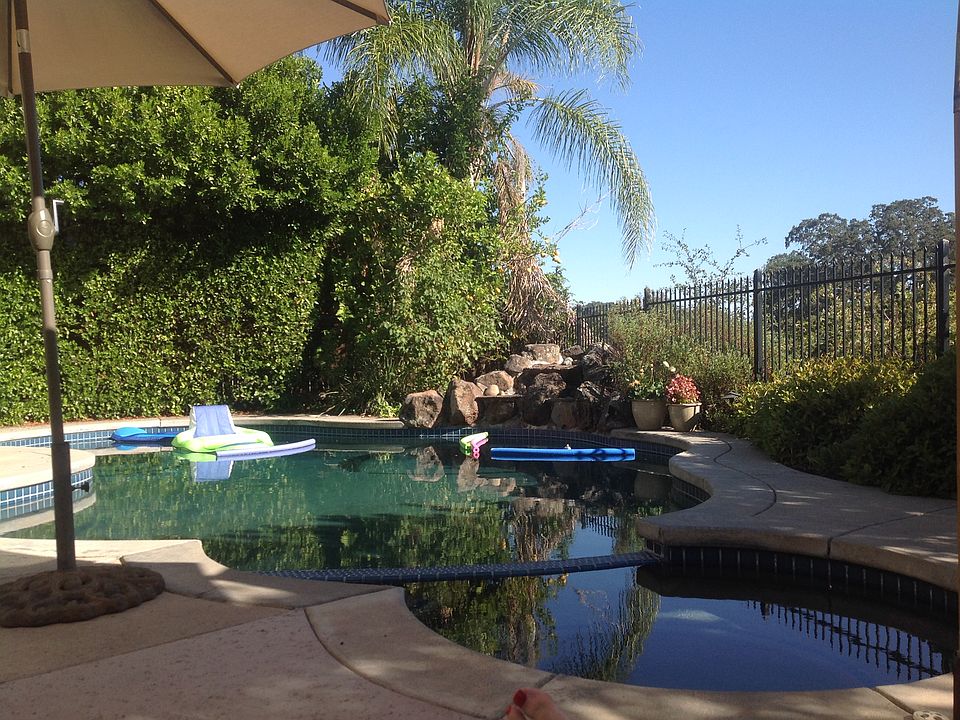 Lovely pool setting