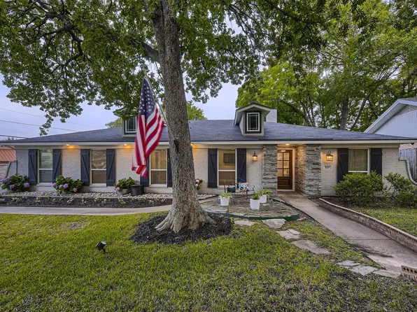 809 Wheelwood Dr, Hurst, TX 76053