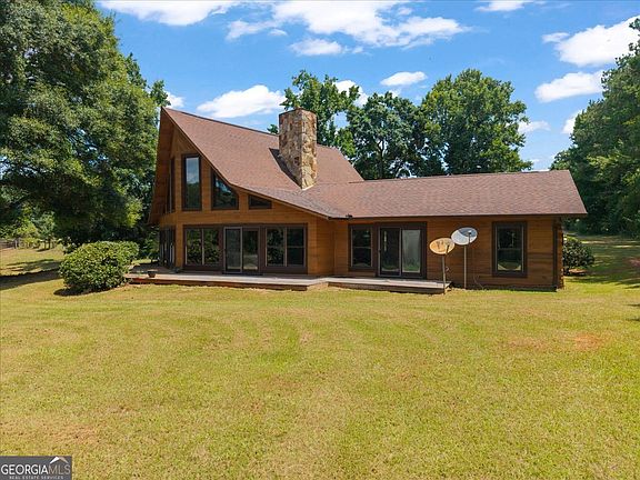 3rd image of 855 Gilbert Rd