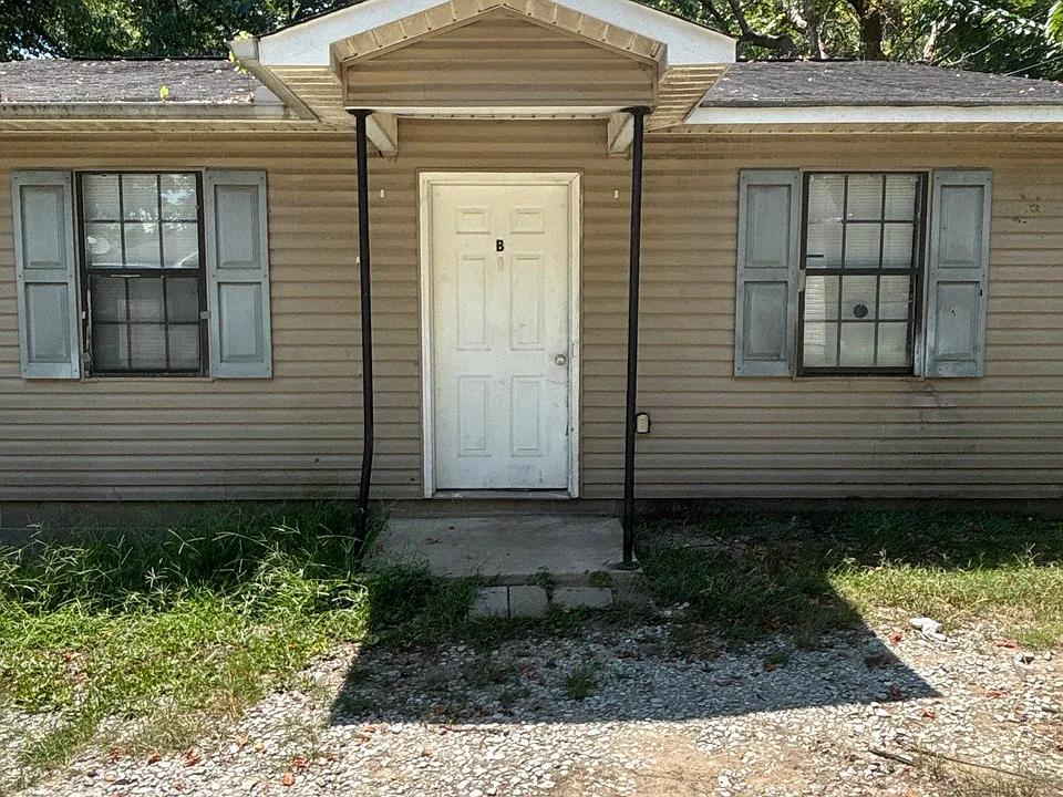 9 N Main St #B
