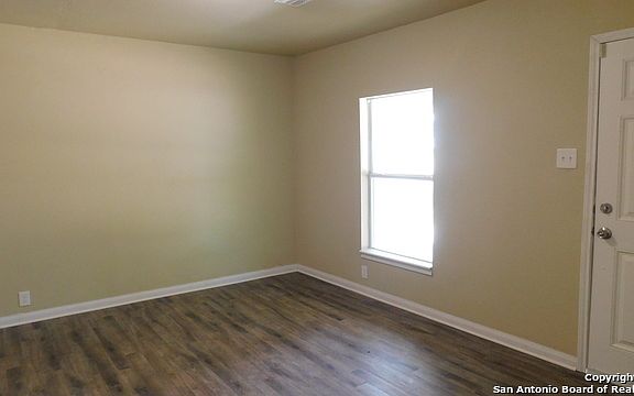 3rd image of 874 Cravens Ave