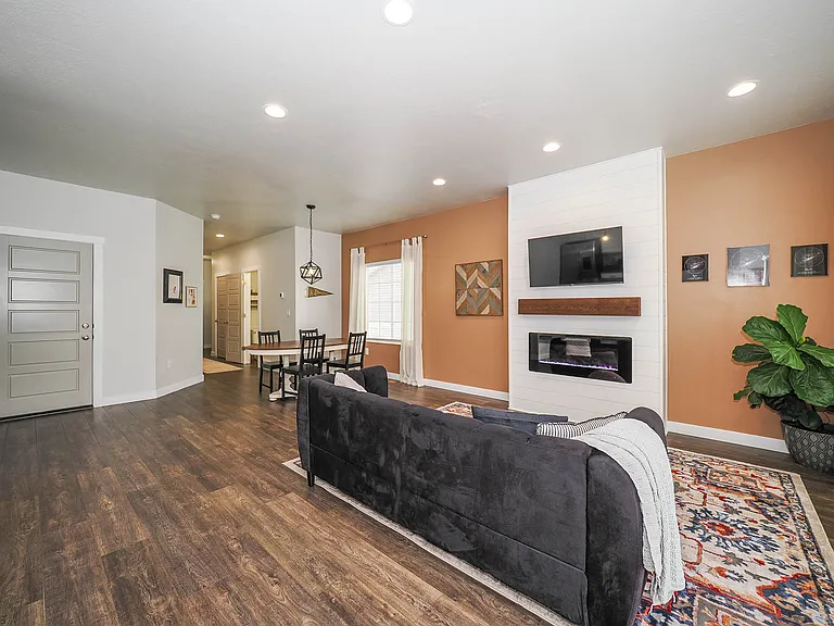 5830 N Goldfinch Ln — Photo 3