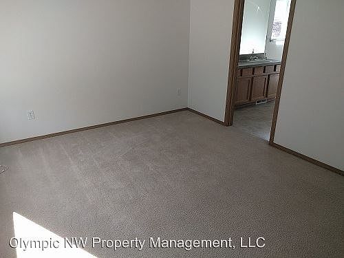 4th image of 2824 SE Copper Creek Dr