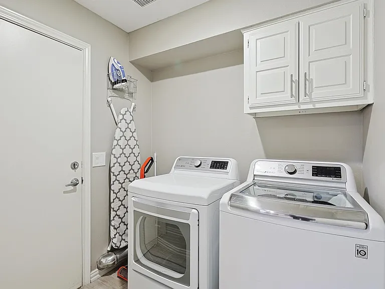 812 Green Brook Dr — Photo 37
