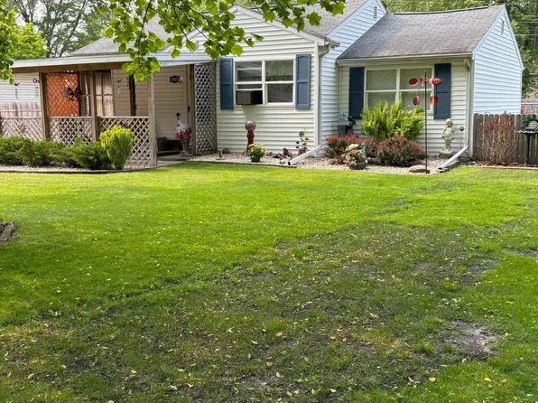 2065 Reggie Dr, Benton Harbor, MI 49022
