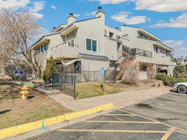 1820 Newland Ct #313 — Photo 2