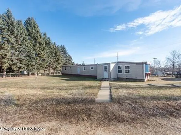 73 29th Ave SW, Dickinson, ND 58601