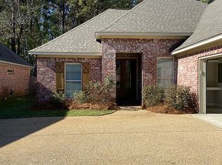 108 Meadowcreek Dr, Brandon, MS 39042