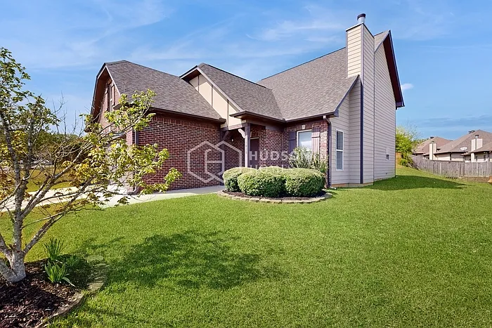 1008 Washington Ct — Photo 2