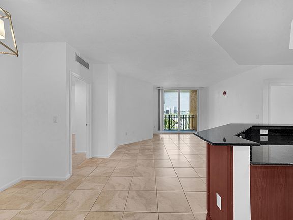 3rd image of 403 S Sapodilla Avenue #612
