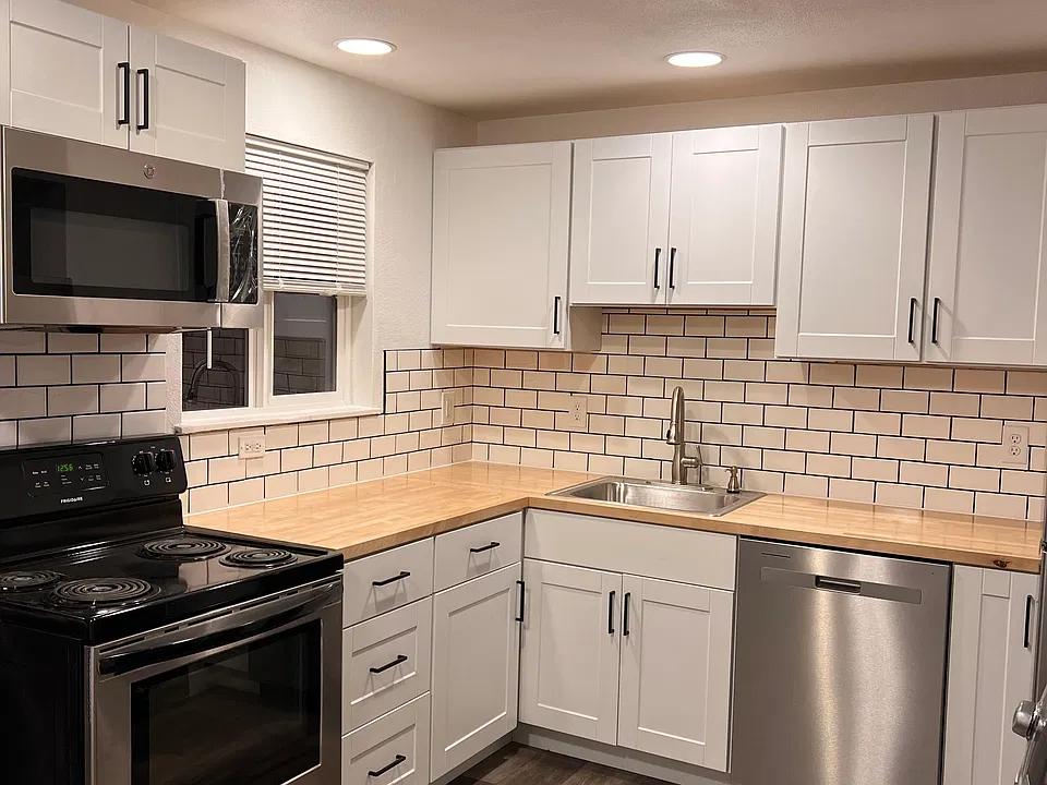 3201 W St #3201