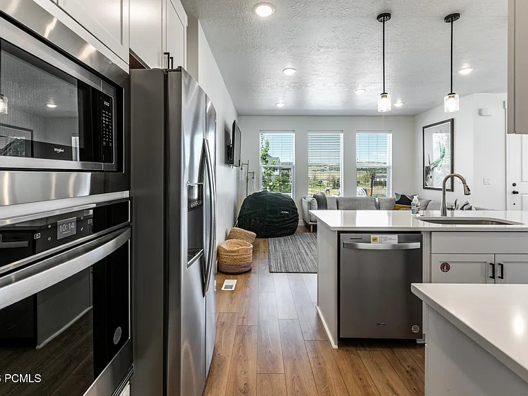6885 Woods Rose Dr — Photo 11