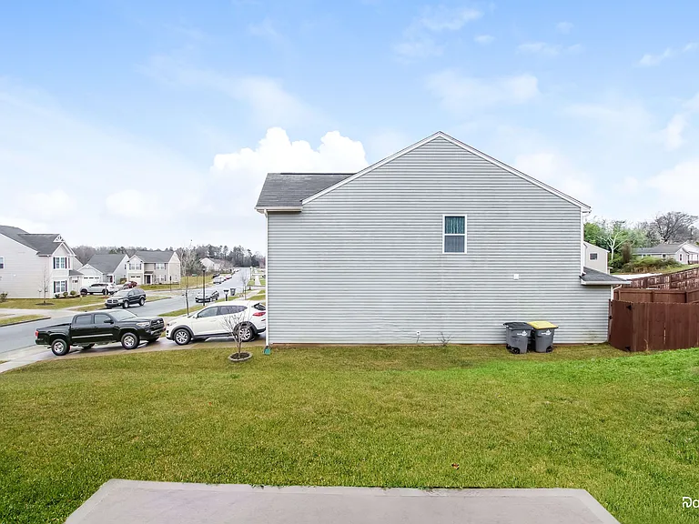 701 Falls Ln — Photo 15