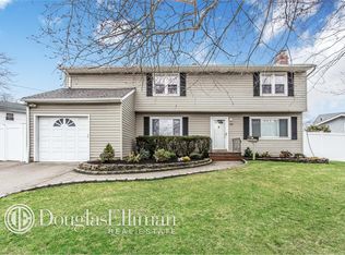 33 Cranford Rd, Plainview, NY 11803
