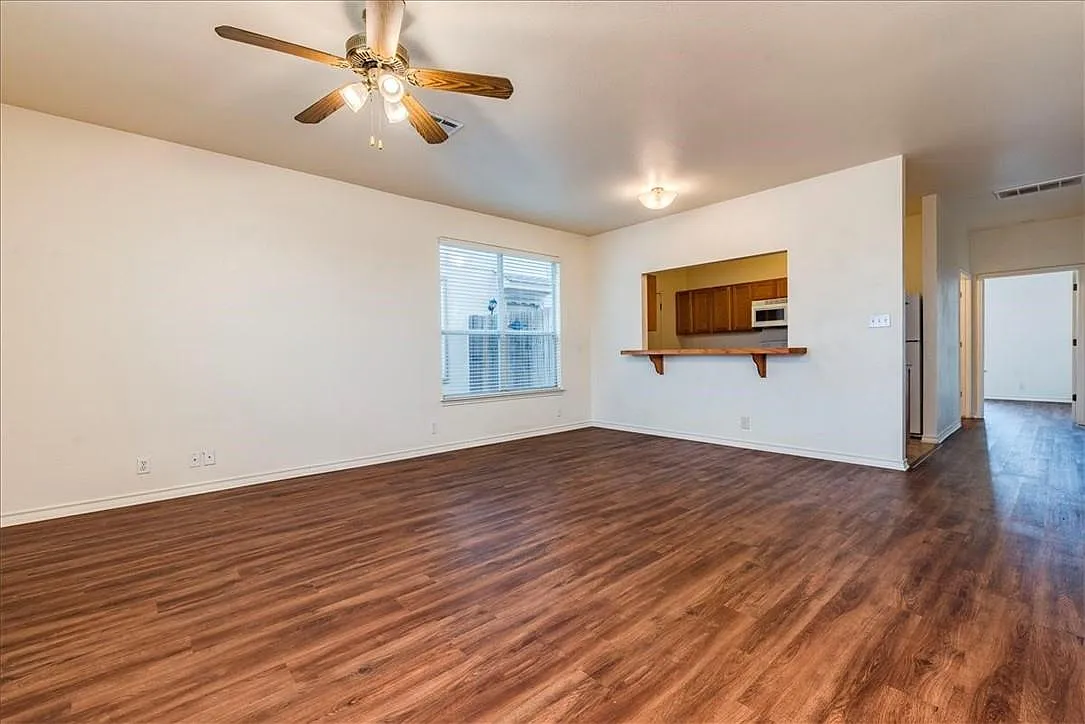 3 bed, 2.5 bath, 1730 sqft, $1,350 — Photo 2