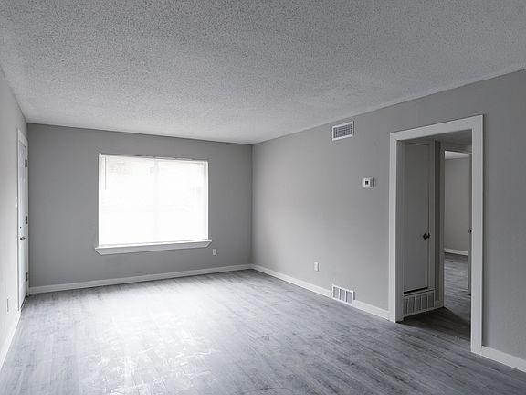 3rd image of 3141-04 Ashwood St
