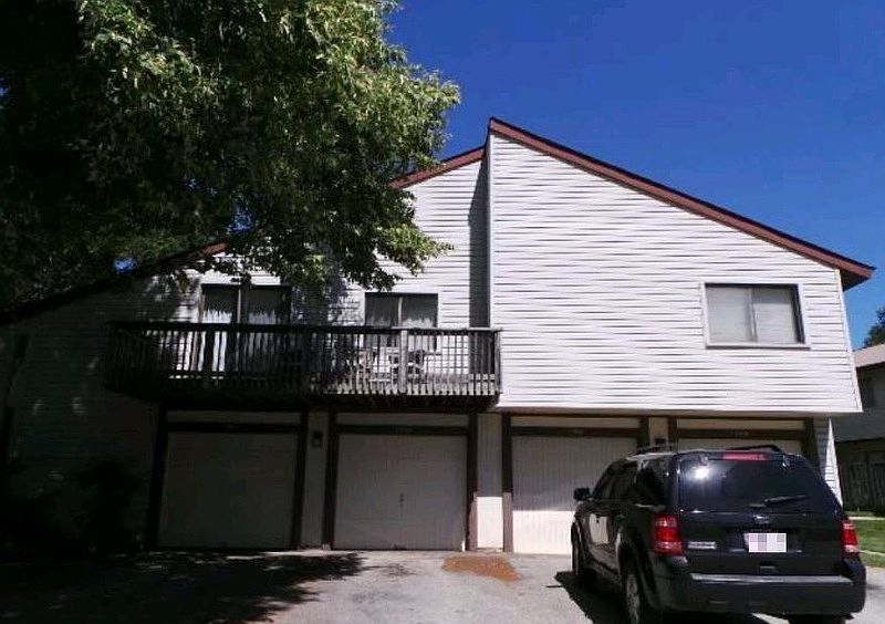 2nd image of 1914 Everglade Ct