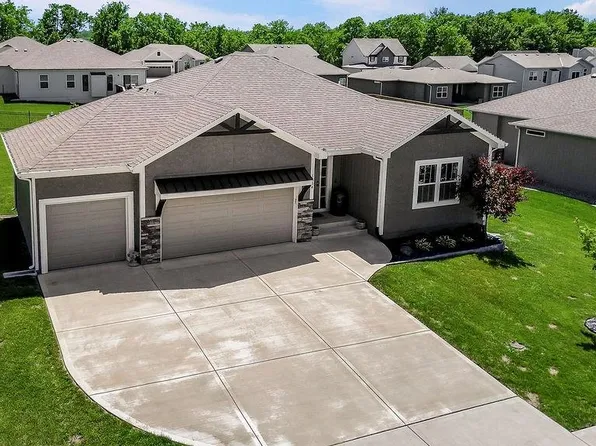1814 Winchester Dr, Pleasant Hill, MO 64080