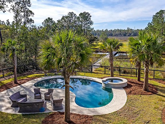 2nd image of 1484 Headquarters Plantation Dr