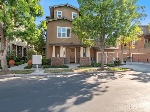357 Flyers Ln, Tustin, CA 92782