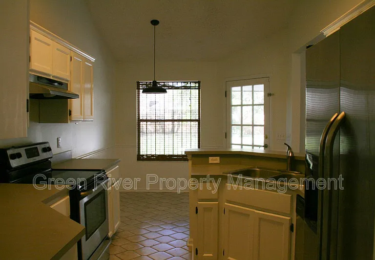 6106 Pine Ave — Photo 8