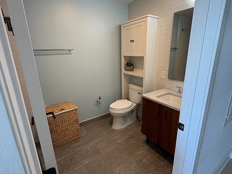 Spacious bathroom