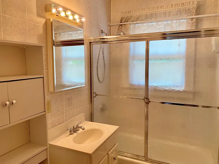 302 Burnside Ave #2 — Photo 10