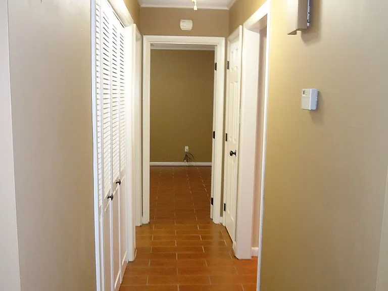 110 Manhattan Ct — Photo 9