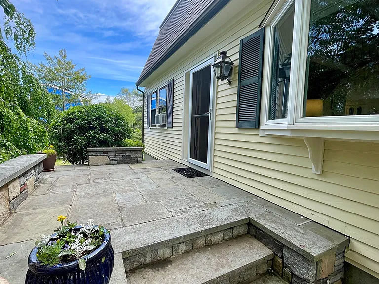 30 Snows Ln — Photo 3