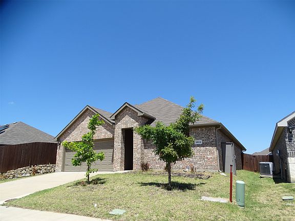 2nd image of 1214 Canterbury Ln