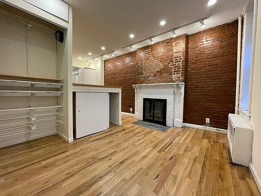 Rented by Oxford Property Group | media 10