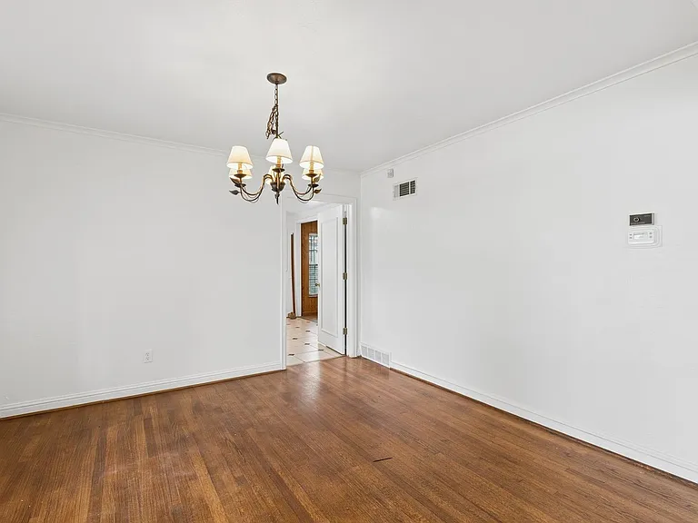 1108 Larchmont Ln — Photo 12