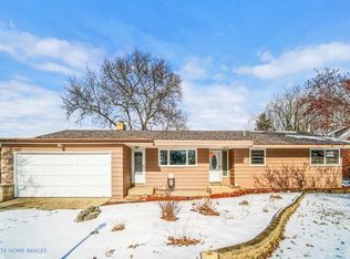 805 Balmoral Ct, Dundee, IL 60118