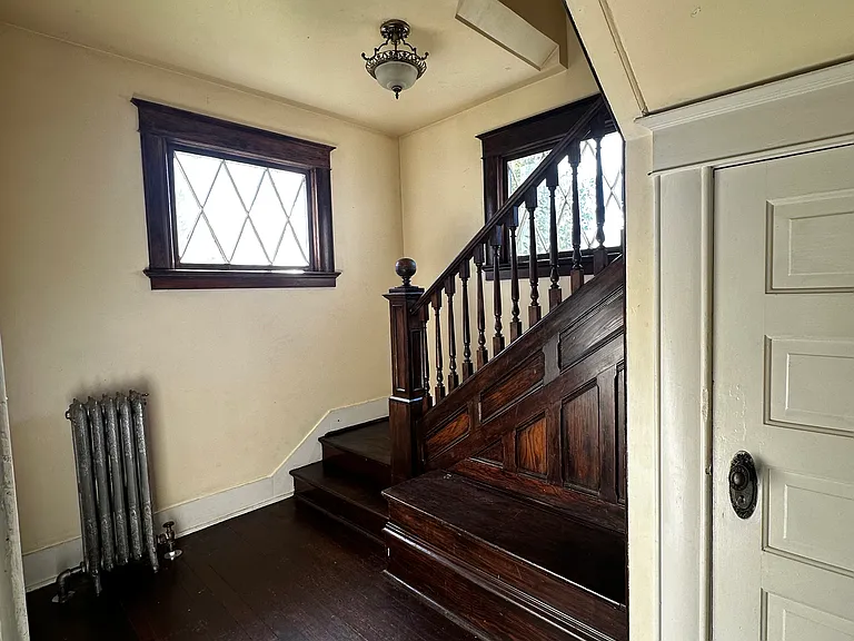 715 E Capitol Ave — Photo 2