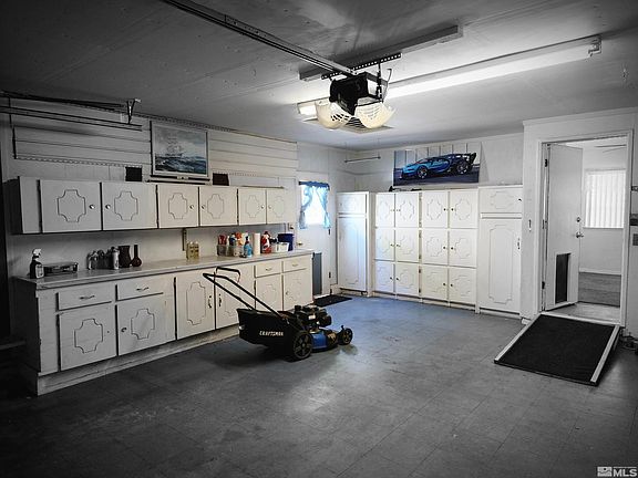 4th image of 1056 E Greenbrae Dr