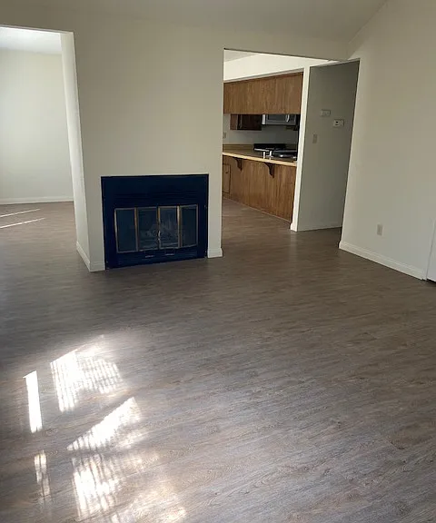 Laurelwood Gardens standard 2x2 living/dining rooms