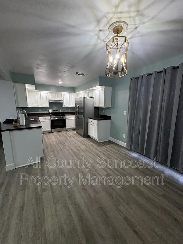 3 bed, 1.5 bath, $1,595 — Photo 3
